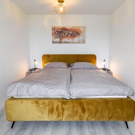 Cozy Apartment Near City Centrum And Bratislava Airport Eksteriør bilde