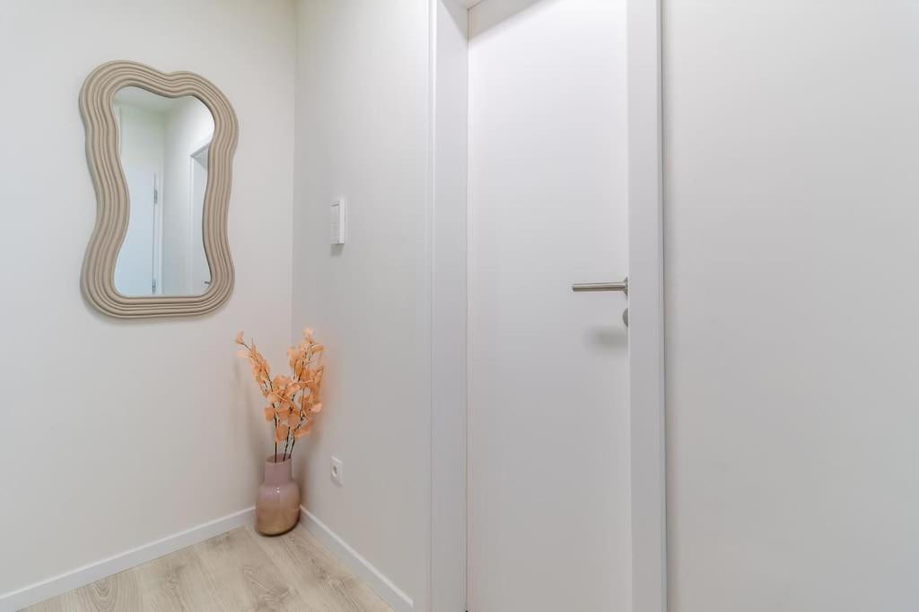 Cozy Apartment Near City Centrum And Bratislava Airport Eksteriør bilde