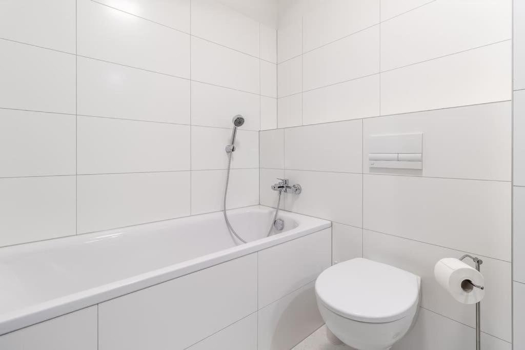 Cozy Apartment Near City Centrum And Bratislava Airport Eksteriør bilde