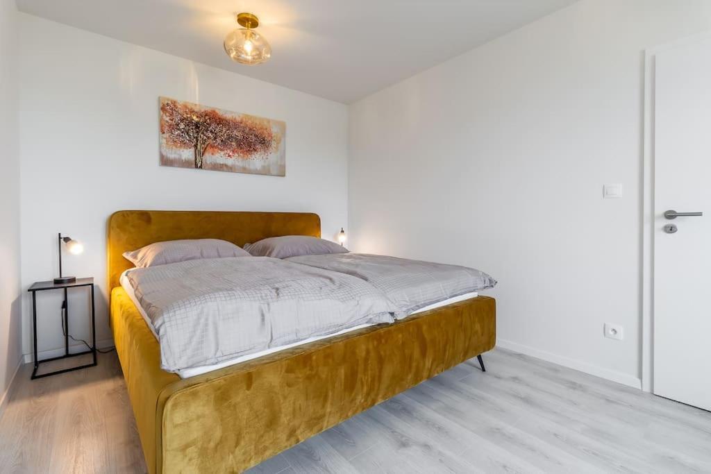 Cozy Apartment Near City Centrum And Bratislava Airport Eksteriør bilde