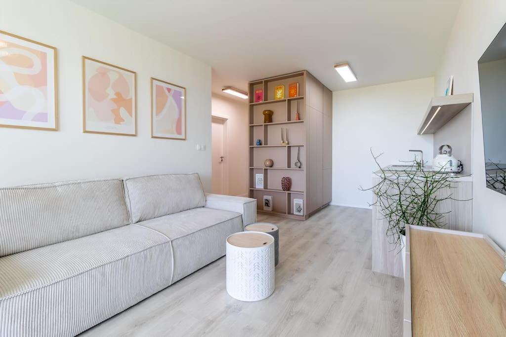 Cozy Apartment Near City Centrum And Bratislava Airport Eksteriør bilde