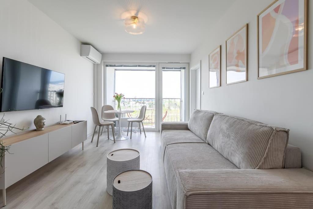 Cozy Apartment Near City Centrum And Bratislava Airport Eksteriør bilde